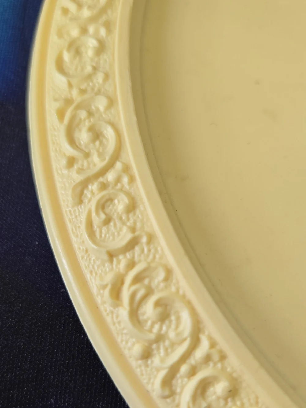 Syroco For Home Interiors Vintage Style Floral Hand Mirror in Pale Yellow